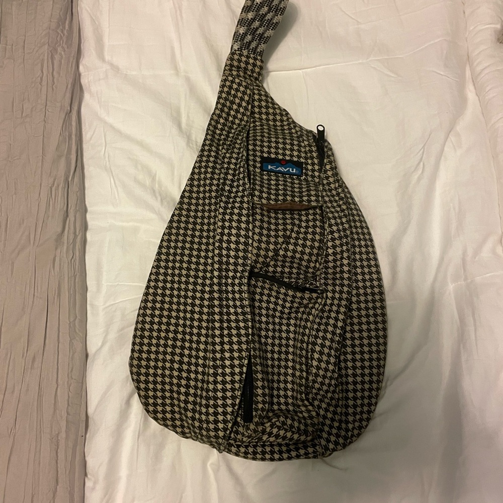 Kavu Houndstooth Crossbody Sling Bag in Black and Cream